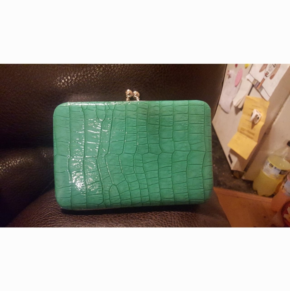 Vintage structured  green wallet/clutch